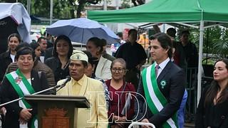 El inesperado protagonista del acto cívico por Santa Cruz: 'Mamén' le da la palabra a un vendedor de café