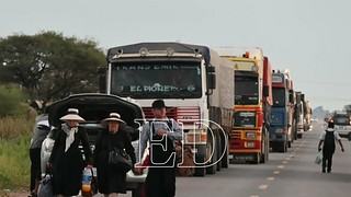 “Es un perjuicio”: cientos de pasajeros quedan varados debido a los bloqueos en rutas de Santa Cruz