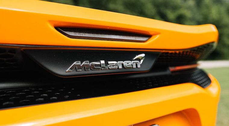 Mecánico sacó un McLaren sin autorización y terminó estrellándolo