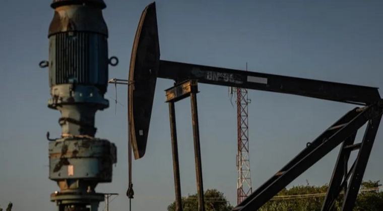 El petróleo se dispara por tensión entre EE.UU. e Irán