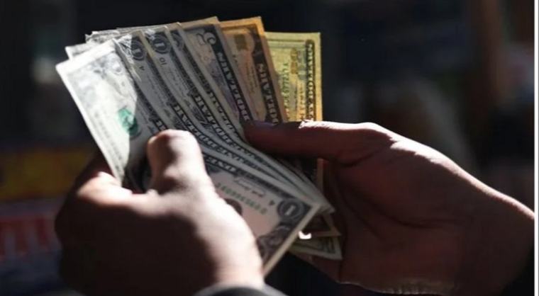 Dólar oficial alcanza un nuevo máximo y llega a Bs 12,26 en Bolivia