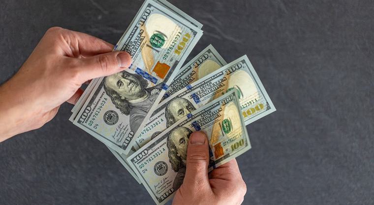 El dólar oficial mantiene su tendencia al alza en Bolivia