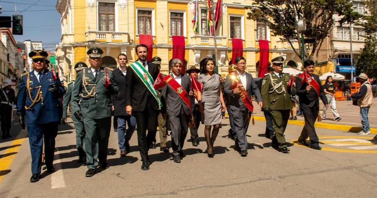 Oruro celebra 200 años de historia, cultura y orgullo de su gente; el gobernador cruceño estuvo como invitado