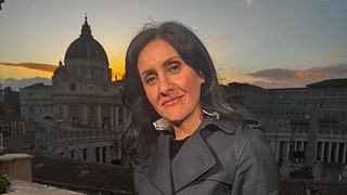 "No tuve síntomas, ese es uno de los problemas de esta enfermedad": la lucha de una presentadora de la BBC contra un raro cáncer en la sangre