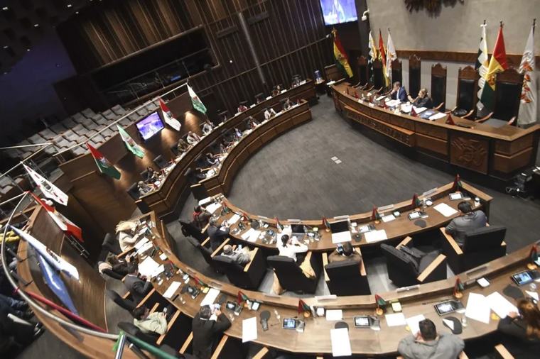 Proponen quitar el rango constitucional a 31 artículos, incluidos los vinculados al agua e hidrocarburos