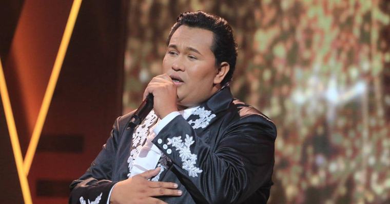 Entre lágrimas Juan Gabriel contó el trasfondo de la canción más personal que lo llevó a eliminación