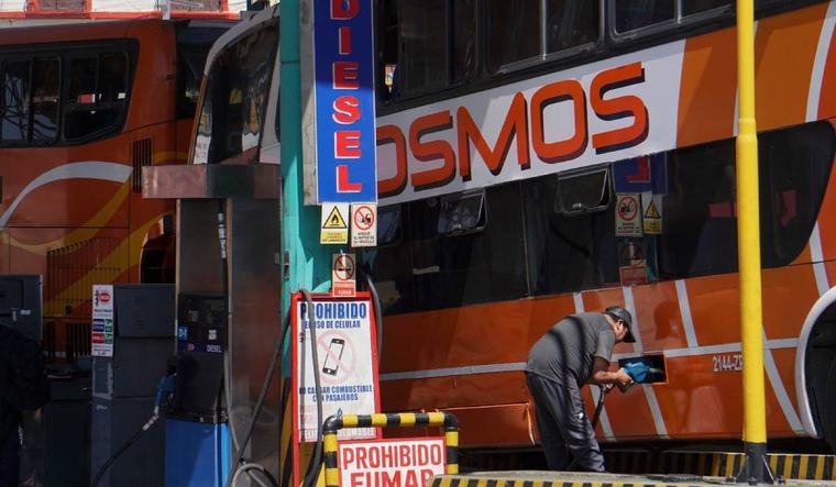 Precio referencial del diésel importado baja de Bs 18 a 16,50