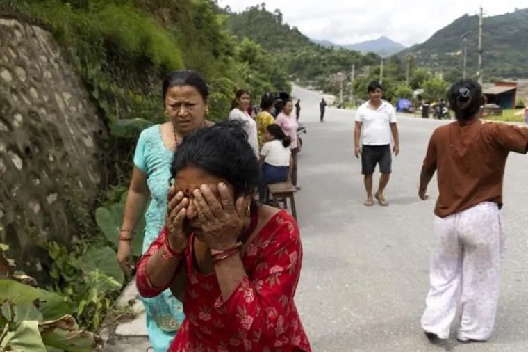 Riada en Nepal: se superan los 800 muertos a ambos lados de la frontera tras la riada