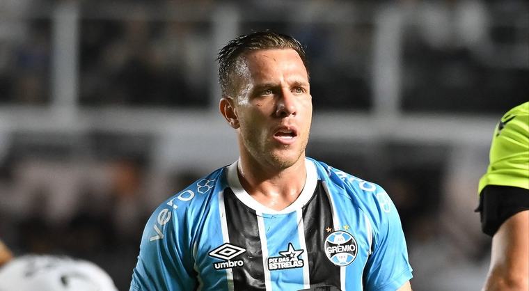 Santos ficha al futbolista Arthur Melo