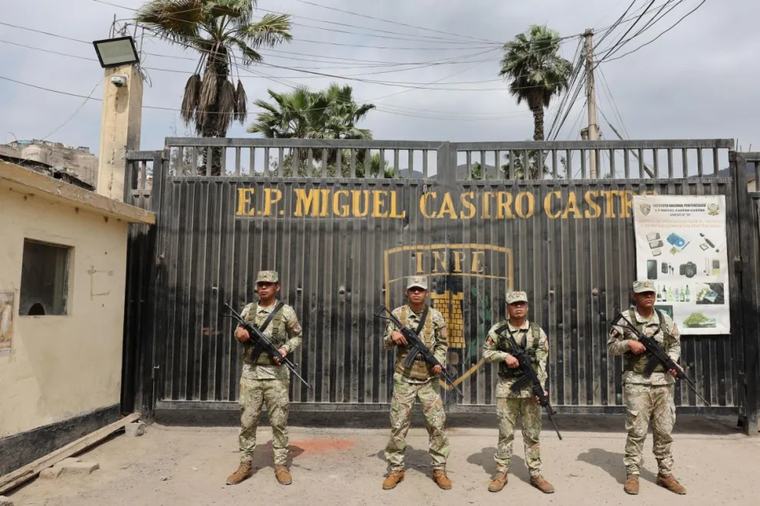 Fujimori da primer paso para reformar las cárceles de Perú al desplegar cercos militares