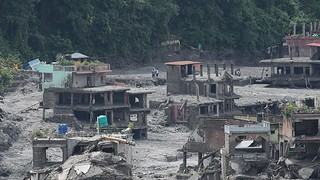 Riada en Nepal: Casi 700 muertos y labores de rescate contra el reloj