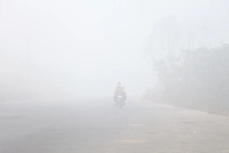 Indonesia lucha contra cientos de incendios, cuyo humo ahoga a países vecinos
