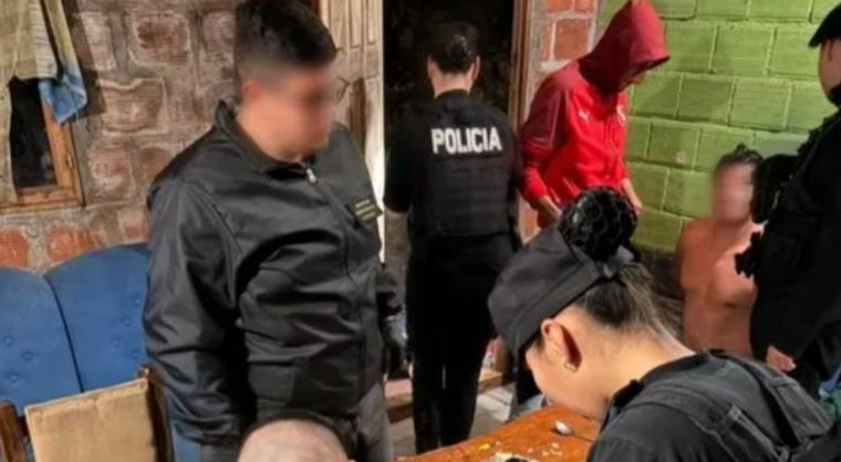 Intentó cambiar a dos de sus hijos por un auto y terminó detenido