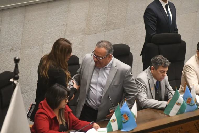 Ministro de Educación evita censura de la ALP, pero no obtiene voto de confianza