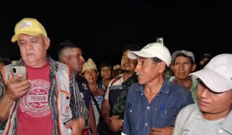23:12 Yapacaní: Un grupo de bloqueadores rechaza acuerdo con el Gobierno y mantiene medida de presión