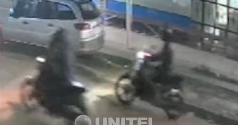 Insólito: Dejó encendida su moto, cuando salió de la tienda vio cómo un delincuente se la llevaba