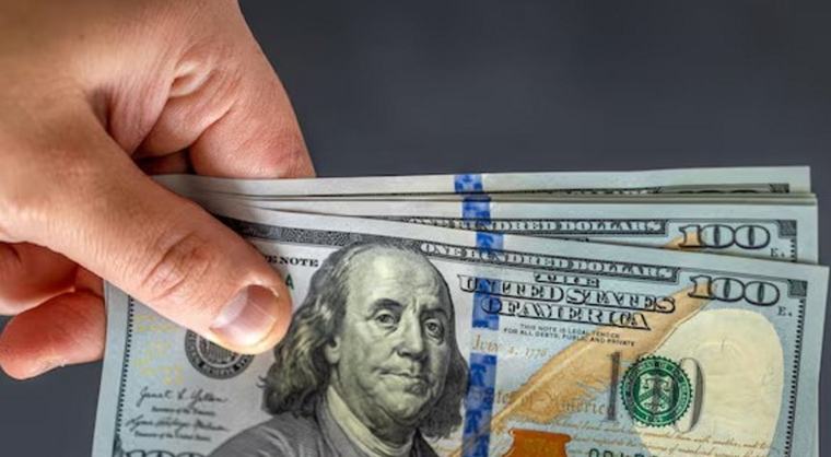 Dólar oficial alcanza los Bs 12,45 y marca un nuevo máximo