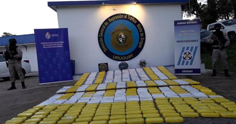 Avioneta arroja en Uruguay más de 400 kilos de droga e investigan si tenía matrícula boliviana