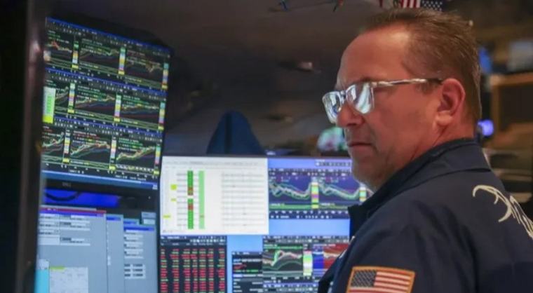 Wall Street cae ante presión del petróleo