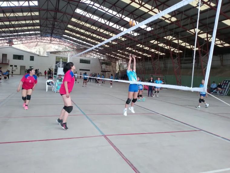 San Calixto Turno Tarde arranca con triunfos en el Torneo Colegial de Vóley