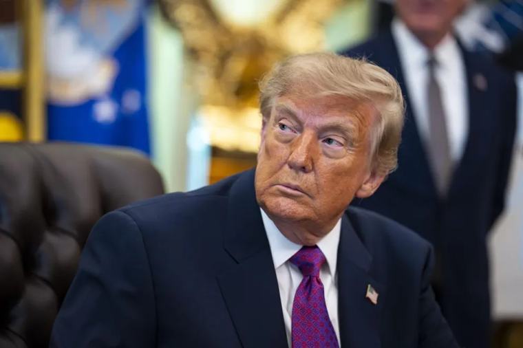 Trump se adjudica el estrecho de Ormuz como "nuevo" territorio de EEUU