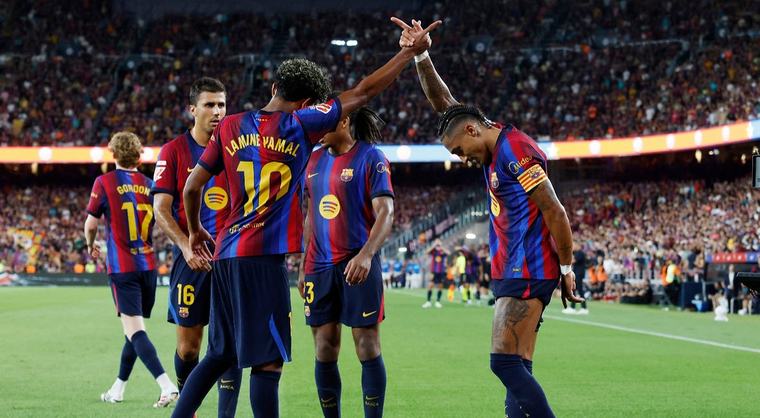 Yamal y Raphinha lideran la goleada al Rayo y hacen líder al Barcelona