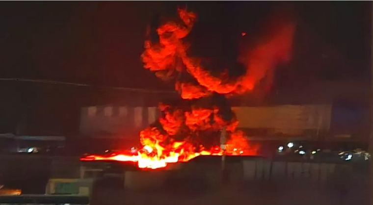 Voraz incendio afectó galpones en dependencias de Zofri en Iquique