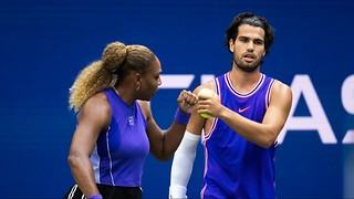 Alcaraz reaparece 4 meses después y avanza en el dobles mixto junto a Serena Williams