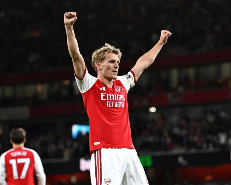 Arsenal se quedó con el clásico y tiene puntaje perfecto