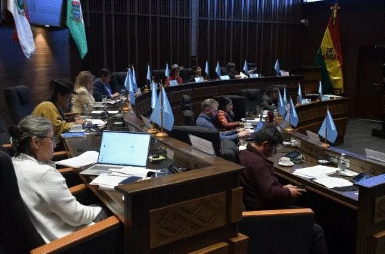 Senado aprueba ley para otorgar pasajes aéreos solidarios a pacientes con cáncer y enfermedades terminales