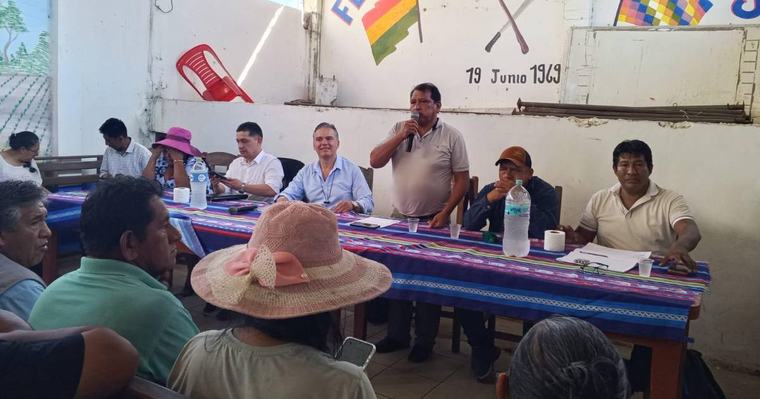 Gobierno llega a Yapacaní e instala diálogo con campesinos en busca de desactivar el bloqueo