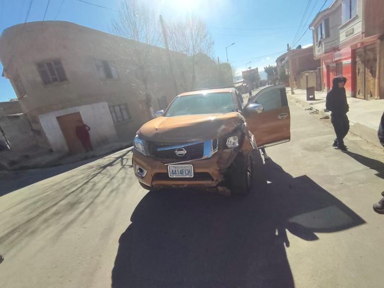 Conductor en estado de ebriedad choca contra el muro de una casa