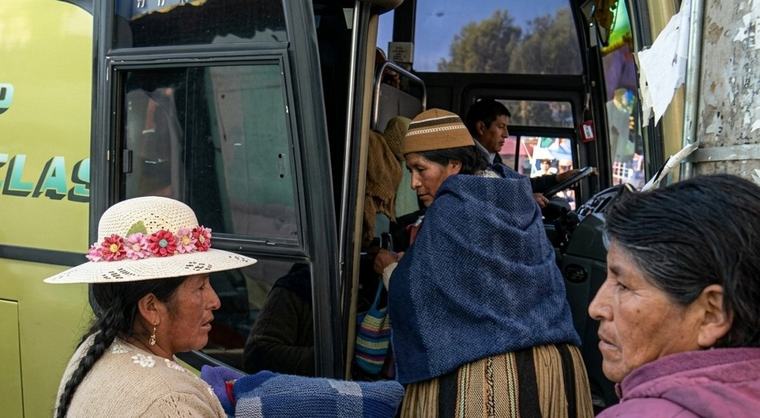 Escasez de diésel reduce salidas de buses hacia el Lago Titicaca