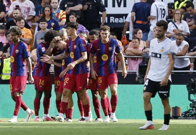 El Barcelona golea a domicilio al Valencia y lidera en solitario LaLiga