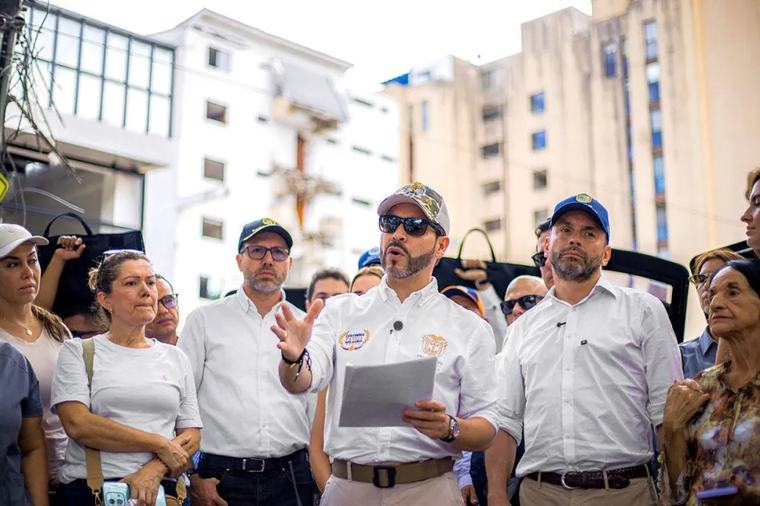 El conflicto y el terremoto marcan el primer mes de De la Espriella al frente de Colombia