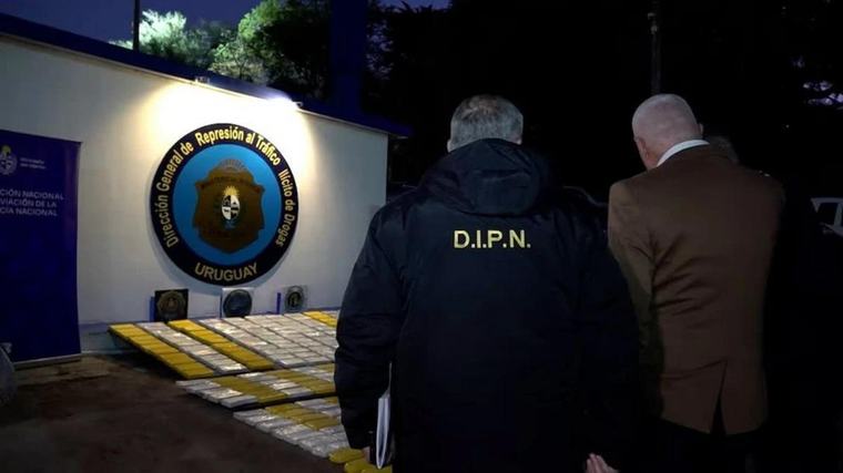 Presunta avioneta boliviana lanza 408 kilos de droga en Uruguay